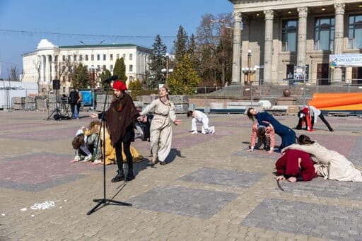 У Тернополі вшанували пам'ять загиблих в театрі Маріуполя