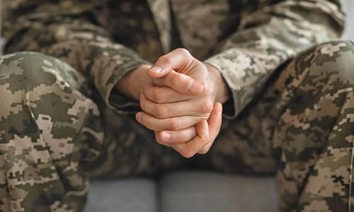 Захист за статтею 408 ККУ: Роль адвоката у випадках дезертирства