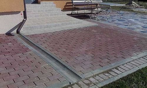 Лоток водовідвідний