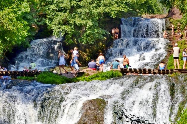 Відпочинок у Джуринському водоспаді